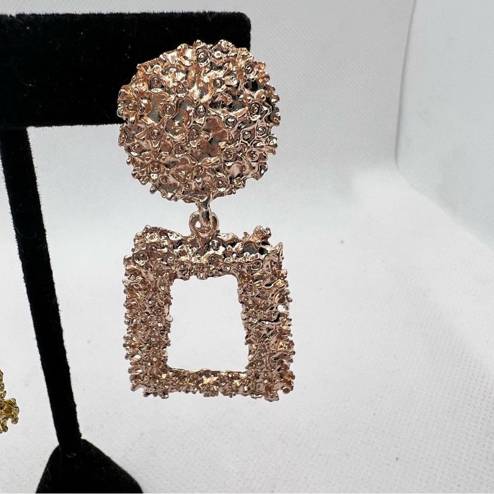 🍭4/$20 Gold and Rose Gold Tone Metallic Dramatic Post Earrings - Picture 4 of 7